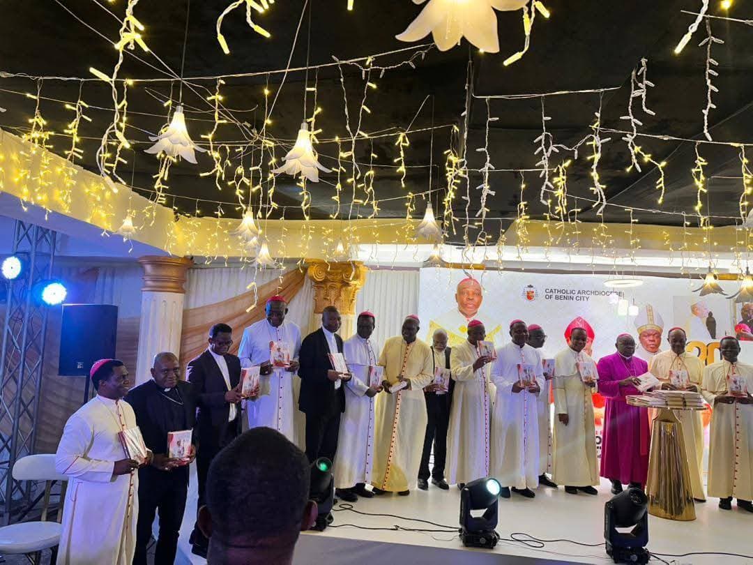 ๐๐๐ฅ๐ ๐๐ข๐ ๐ก๐ญ & ๐๐จ๐จ๐ค ๐๐๐ฎ๐ง๐๐ก ๐๐๐ฅ๐๐๐ซ๐๐ญ๐ข๐จ๐ง